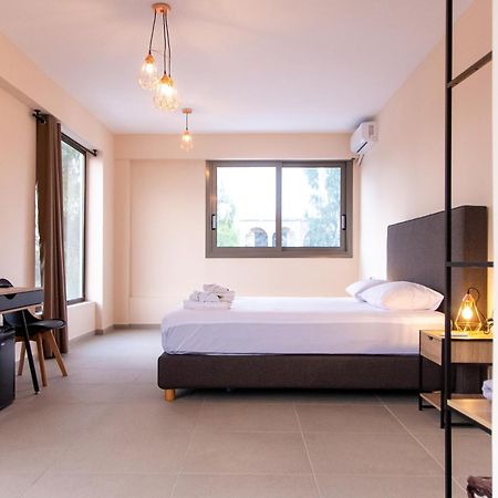 Mini Suites Near Athen'S Airport Free Shuttle From And To Athen'S Airport Spáta Екстериор снимка