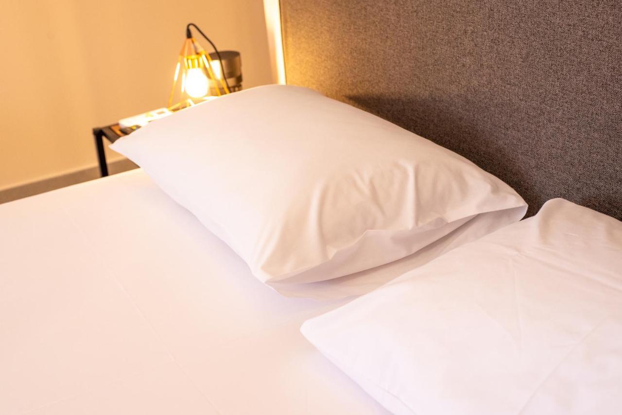 Mini Suites Near Athen'S Airport Free Shuttle From And To Athen'S Airport Spáta Екстериор снимка