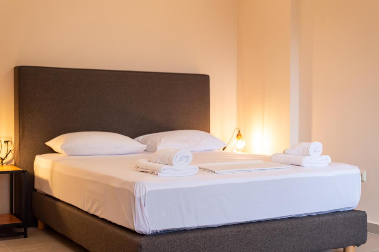 Mini Suites Near Athen'S Airport Free Shuttle From And To Athen'S Airport Spáta Екстериор снимка
