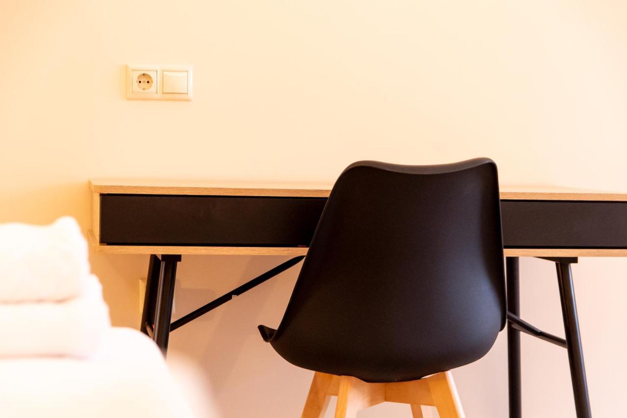 Mini Suites Near Athen'S Airport Free Shuttle From And To Athen'S Airport Spáta Екстериор снимка