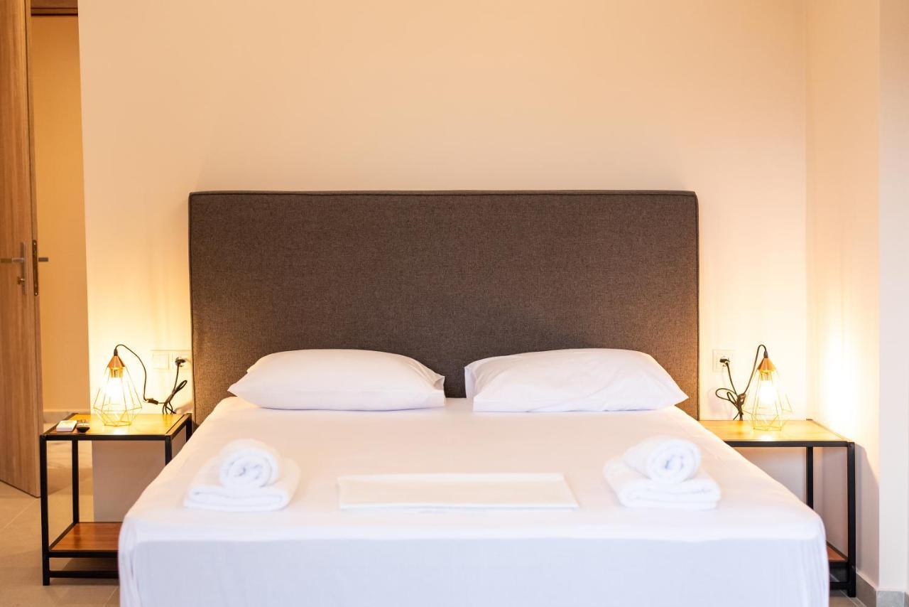 Mini Suites Near Athen'S Airport Free Shuttle From And To Athen'S Airport Spáta Екстериор снимка