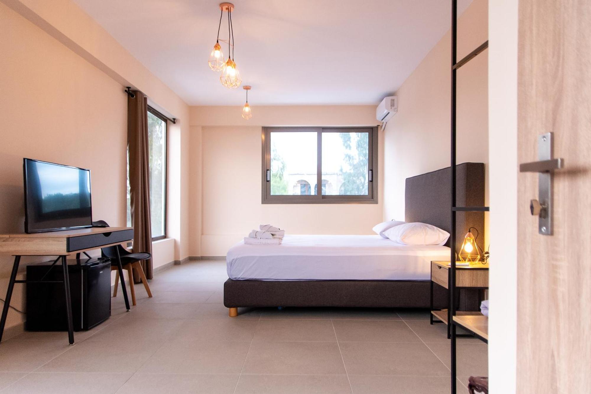 Mini Suites Near Athen'S Airport Free Shuttle From And To Athen'S Airport Spáta Екстериор снимка